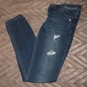 FINAL PRICE!🖤 Hollister light distressed jeggings